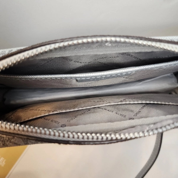 NEW Michael Kors Jet Set Charm Silver Large EW Crossbody NWT - Picture 5 of 8